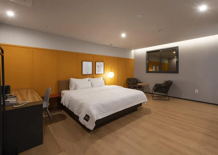 Seomyeon Brown-dot Gold Busan