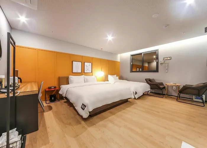 Seomyeon Brown-dot Gold 3* Busan